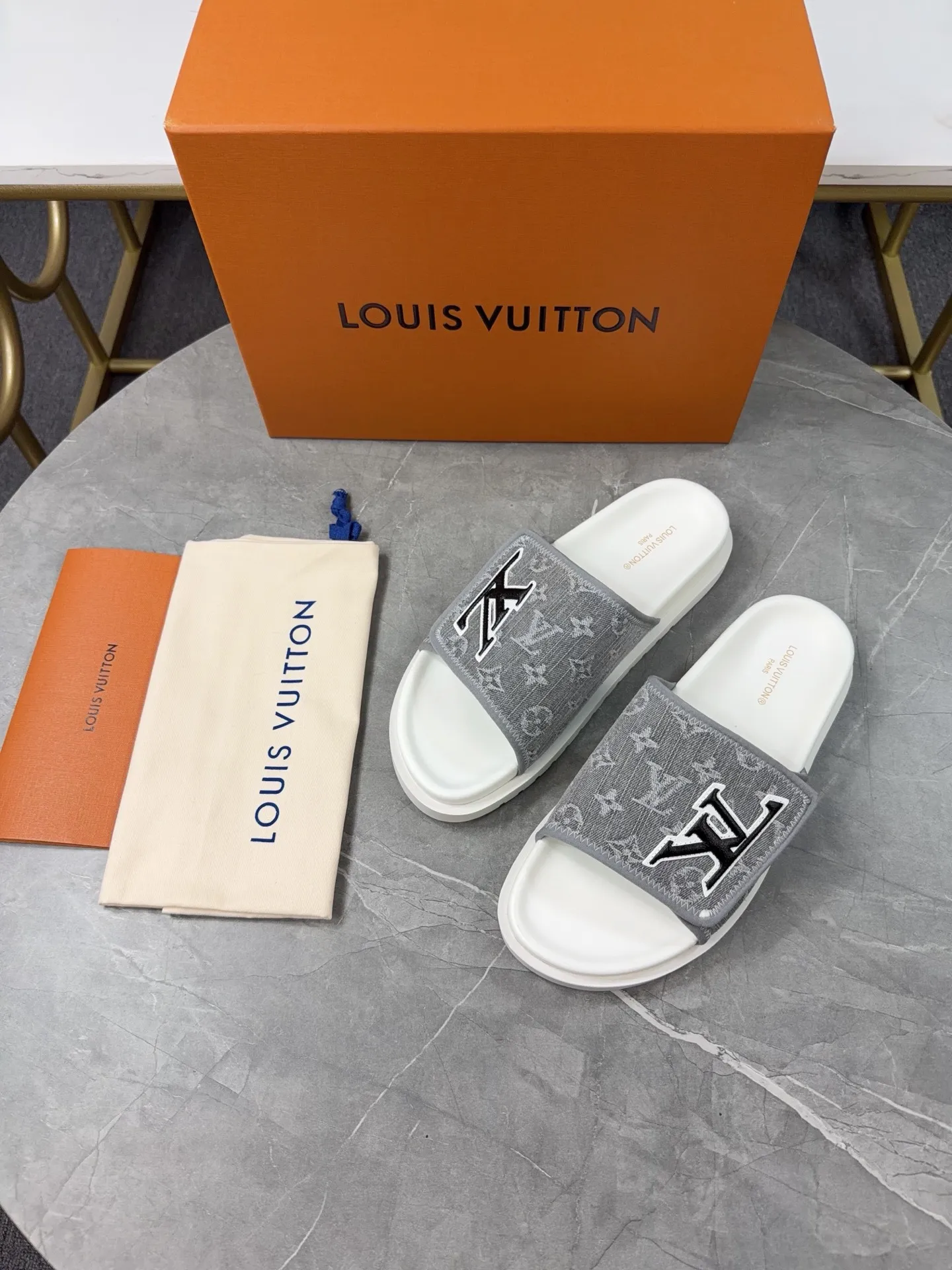 Men's Men's Shoes 💰380💰 🌈LV | Louis Vuitton ²⁰²³ 𝐬𝐬 🧡💚2025 Spring and Summer New Style Top Version‼ ️The original version is the same. The counter specializes in the latest straw slippers. Hard goods are new🆕 ❥Purchase level! Full of high-end feel! A popular model among bloggers at home and abroad, it’s retro and fashionable, and looks stunning on your feet! Mainly recommended models on the official website★ ━━━━━ ЅᏇєєt ━━━━━ ▪️Upper: original customized cowhide fabric ▪️Inner: cow lining ▪️Outsole: high-end rubber outsole ▪️Shoe size: 35-47 (46-47 customization is not returnable)